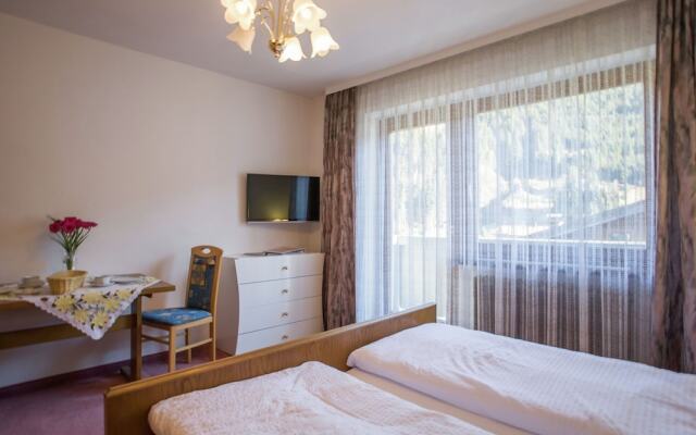 Pleasant Apartment With Ski Storage,balcony, Garden, Parking
