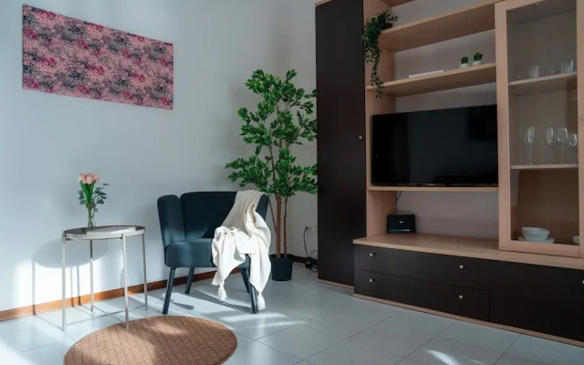 Scarlet Apartment with Garden