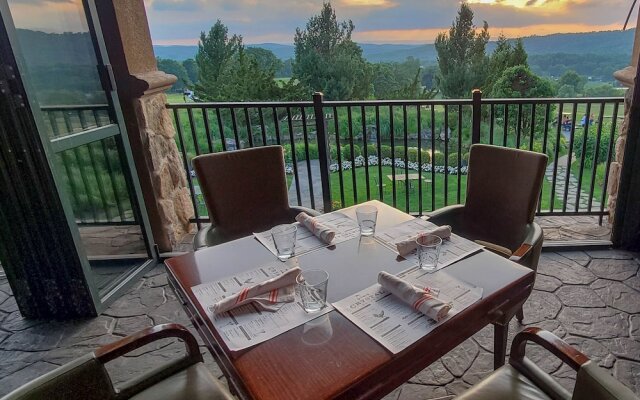Grand Cascades Lodge