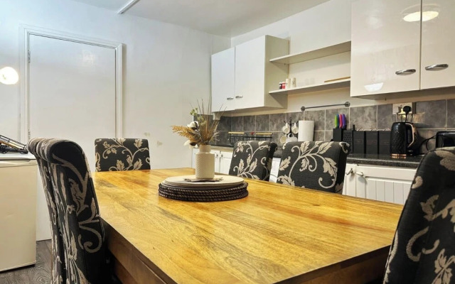 Cosy Liverpool Apartment Upto 8 Guests