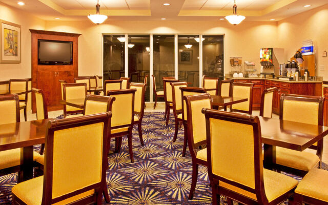 Holiday Inn Express Hotel & Suites Brooksville-I-75