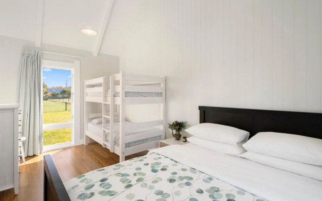 Te Whare Hipi - Martinborough Holiday Home