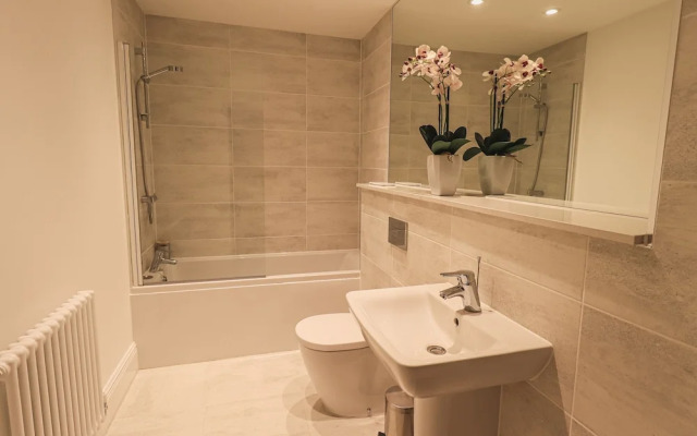 The Mary Maude Suite Stone Cross Mansion