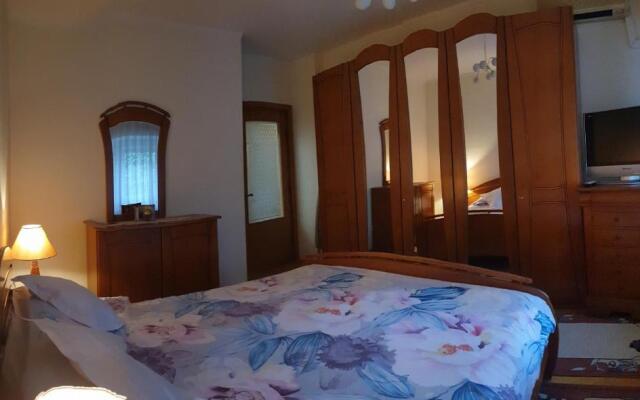 Apartament 4 camere faleza nord
