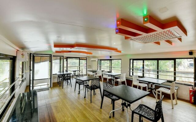 OYO 23482 Sht Symphony Premium Sharing Houseboat