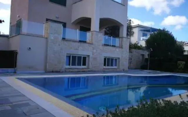 Amorosa Villas