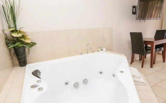 Comfort Inn Deakin Palms