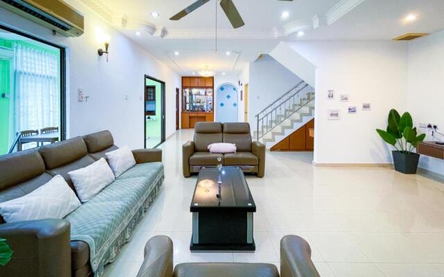 Tupai Mas Semi-D by LOUIS