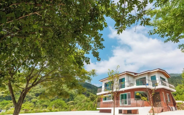 Sunny Hill Pension