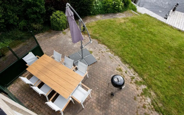 Spacious Holiday Home With Private Jetty