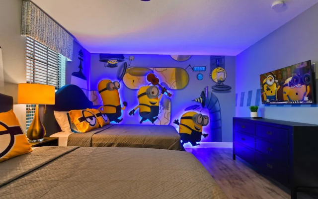 Disney themed, pool, close to parks!