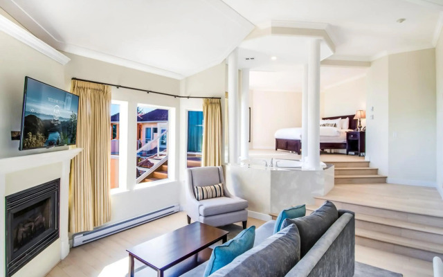 Villa Eyrie Resort