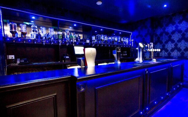 The Carlton Hotel