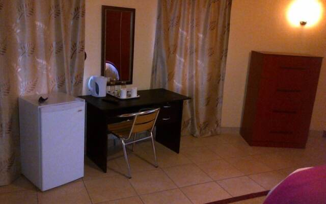 Molengoane Lodge