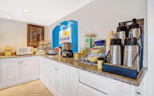 Days Inn by Wyndham Everett