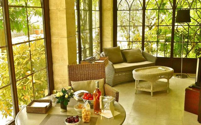 La Tour des Beaumes à GORDES avec Piscine Privée -