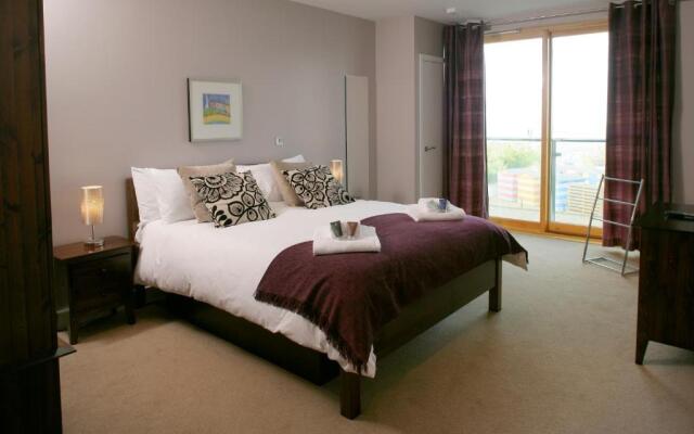 Ground Floor 2-Bedroom Apartment - Fistral Beach