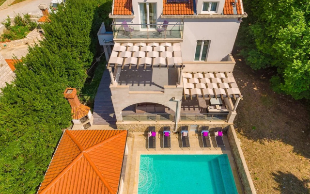 Hedera Estate, Villa Hedera X