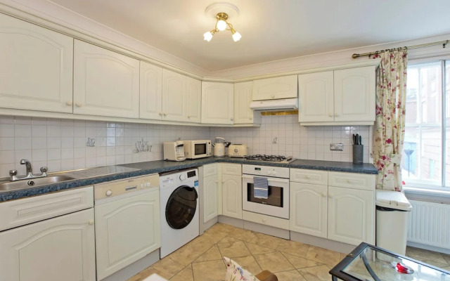 Imperial Horseferry Road Apartment