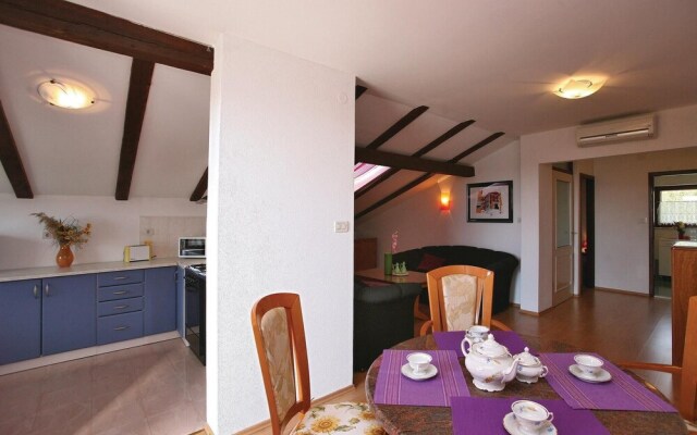 Amazing Home in Kapelica With Wifi and 5 Bedrooms