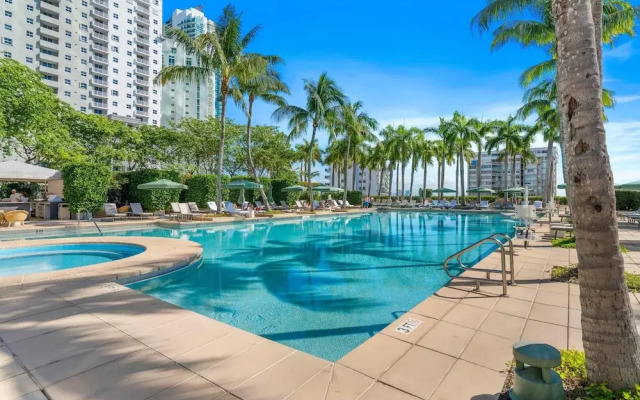 1435 Brickell Ave #3004