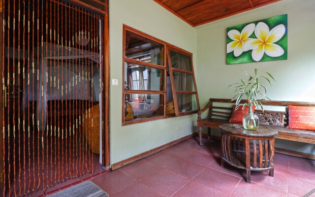 Bagus Bay Guest House By Zuzu
