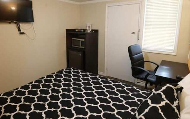 Twin Peaks Motel Napanee