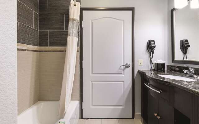 La Quinta Inn & Suites by Wyndham Dallas - Hutchins