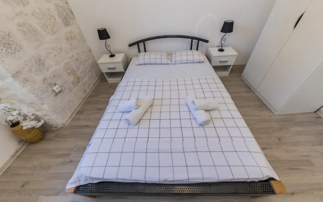 Apartment Antonio, on the Seafront With Garden