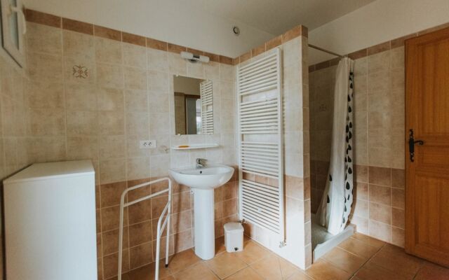 House With 3 Bedrooms in Saint-pierre-de-vassols, With Private Pool, E