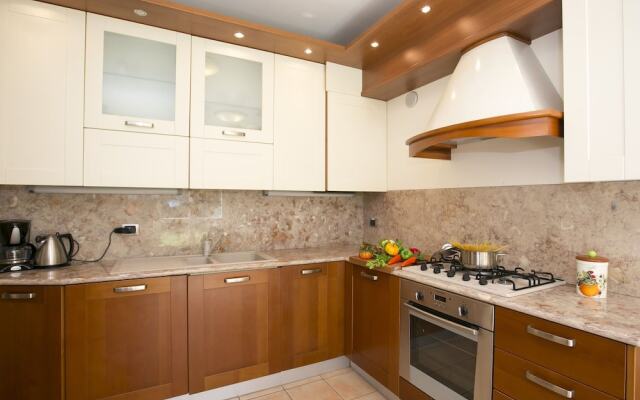 A Modern and Cozy Furnished Apartment With Garden