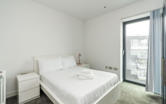 Superb 2BD Flat With Breathtaking Views!