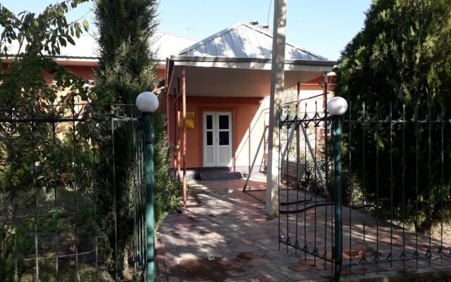 Guest house Sharofat ona