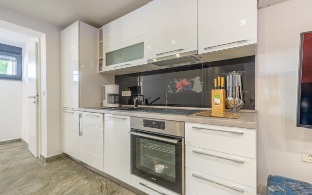 Beautiful Home in Vir With 4 Bedrooms and Wifi