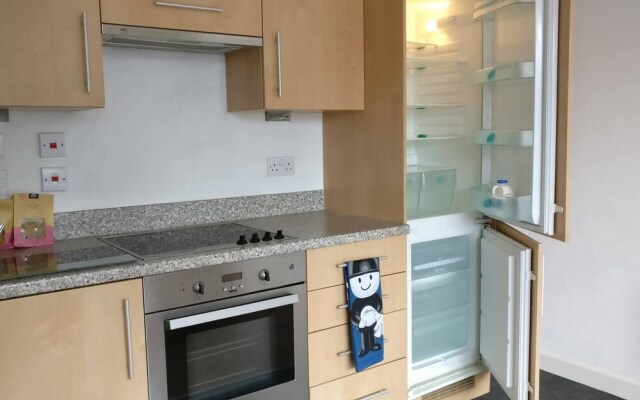 Beautiful City Centre 2-bed Apartment With Balcony
