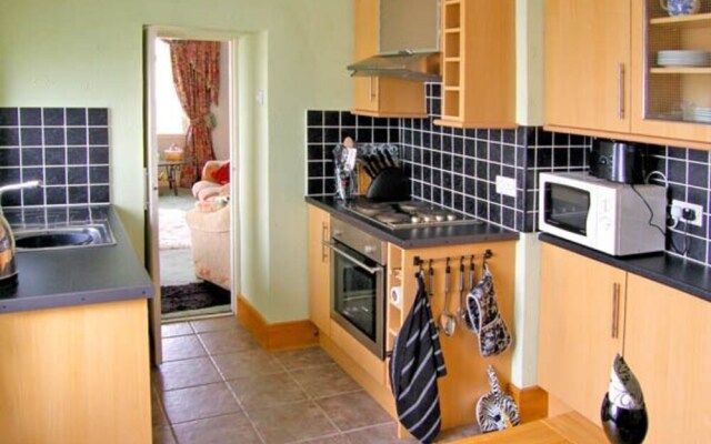 Ymwlch Bach Farmhouse