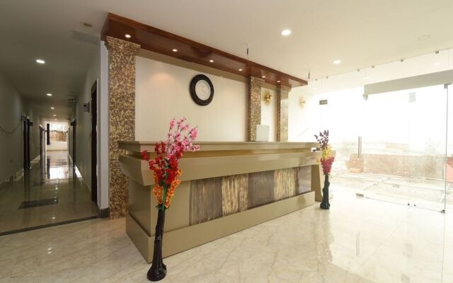 OYO 13310 Noida Suites