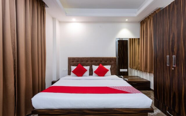 OYO 15800 Jaanie's Residency