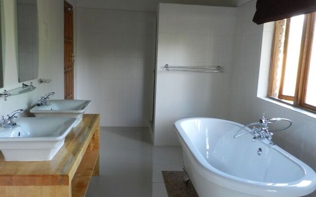 Kutandara Lodges