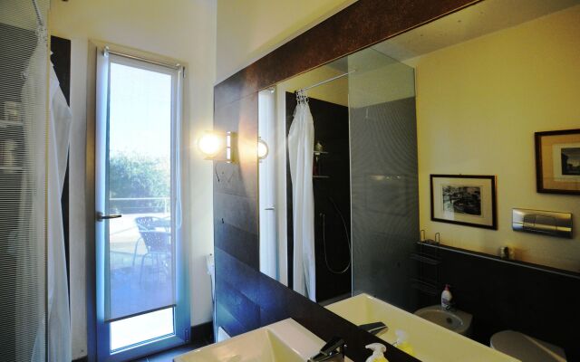 Art House Margine Rosso