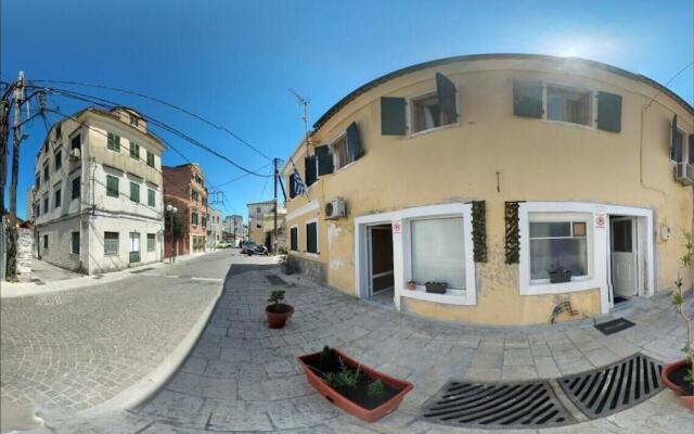 Cozy Appartment In The Center Of Corfu, Near Old Town 1,5 Km Host 4 People