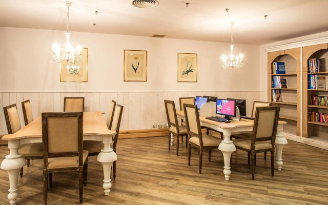 Astera Hotel & Spa