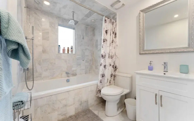 Spacious 2bdrm Home in Burlington