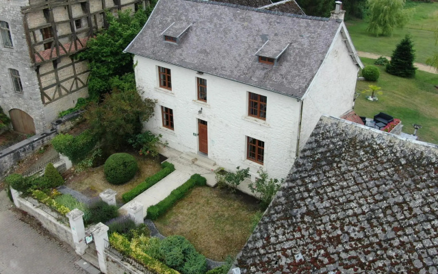 Luxurious Holiday Home with Garden in Gimnee