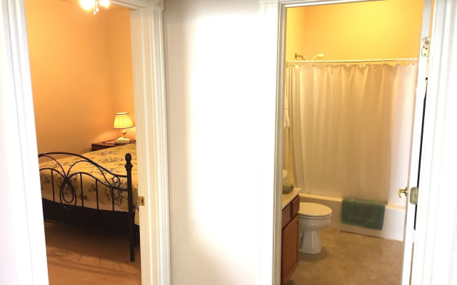 Hermann Crown Suites