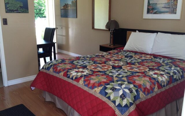 Boathouse Country Inn