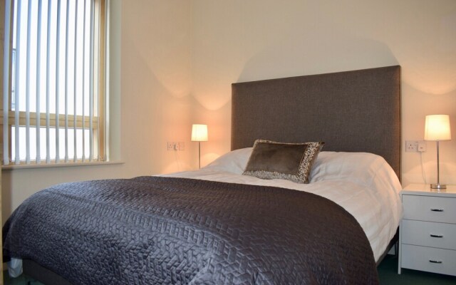 2 Bedroom Flat By The Canal