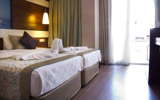 Adella Side Hotel
