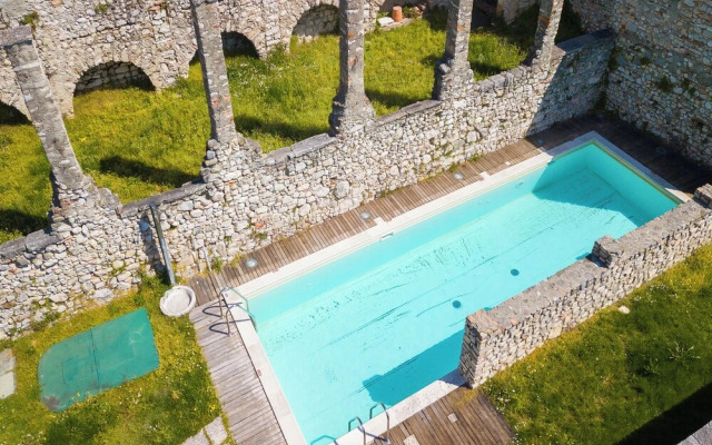 Magnolia House With Shared Pool