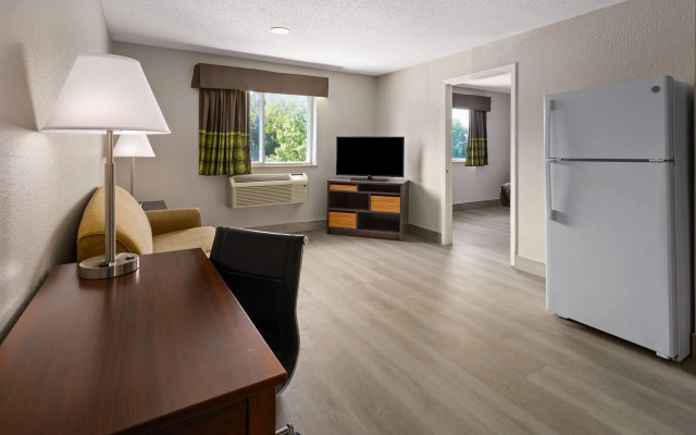 Super 8 by Wyndham Latham/Albany Airport